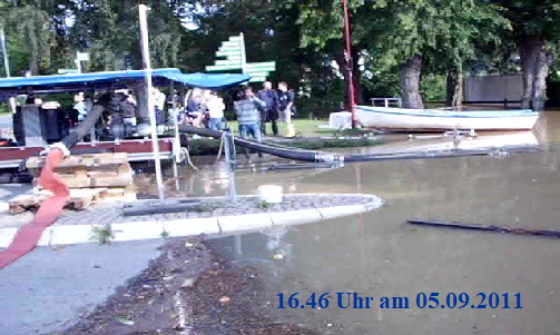 Hchster Wasserstand vor dem Abpumpen- 16.46 Uhr-Momentaufnahme aus Film